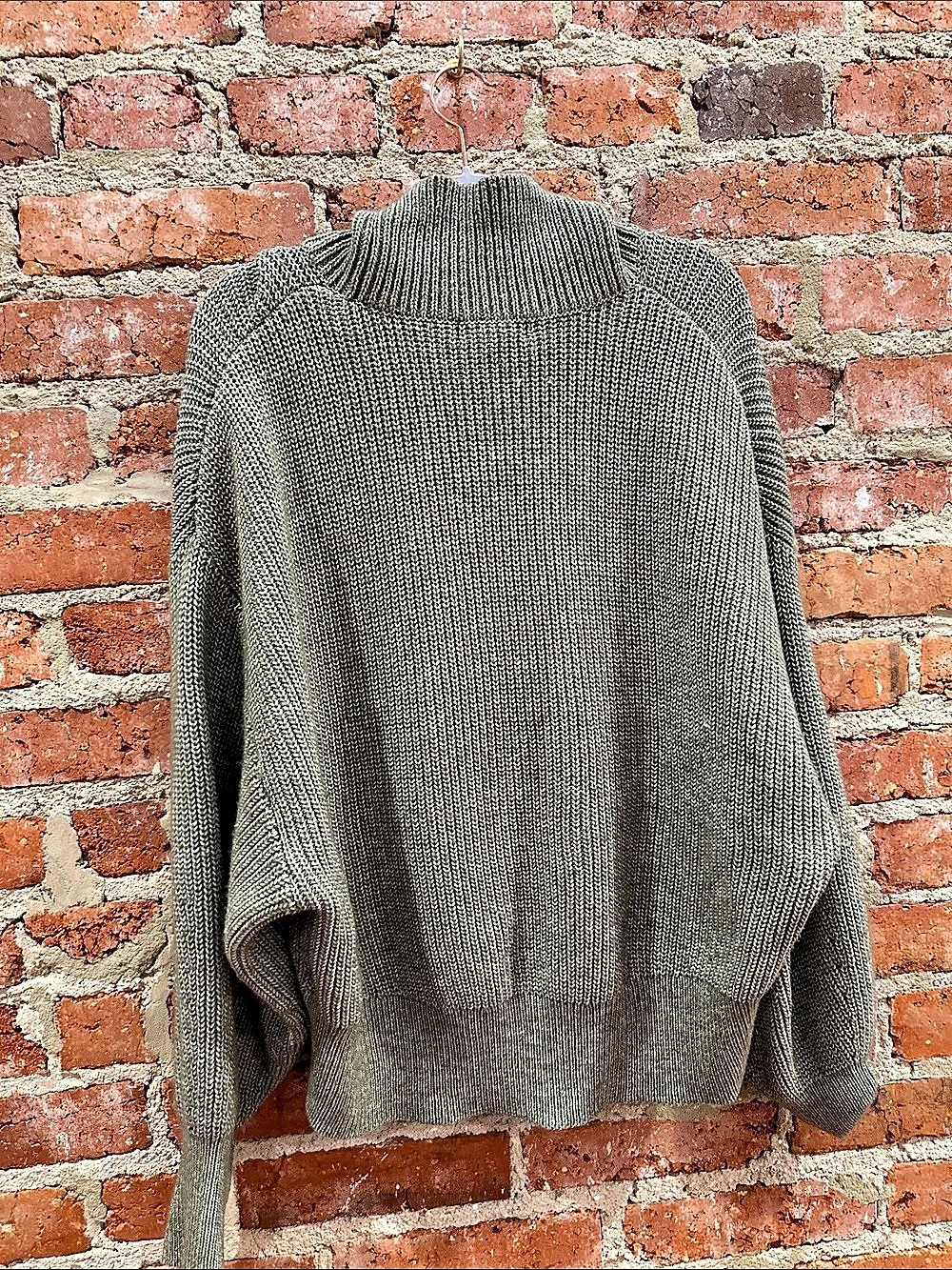 H&Medium Ribbed Turtleneck Sweater in Green Size Medium - Picture 1 of 3